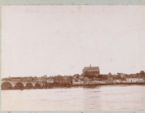 View of Pont de l'Arche with the bridge on the left and the Église St-Vigor (Notre-Dame des Arts) on the horizon