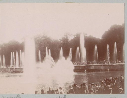 Public at fountains in Versailles