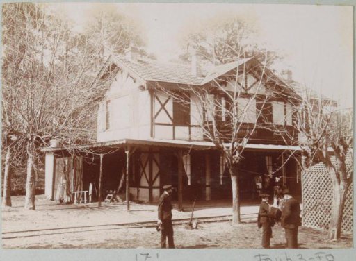 Building along a railway line in France, possibly a station with catering facilities