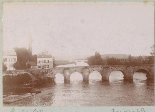 View of Mantes-la-Jolie with the old bridge over the Seine