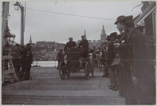 Race driver Manchon, participant in the Paris-Amsterdam race, in his automobile at Nijmegen
