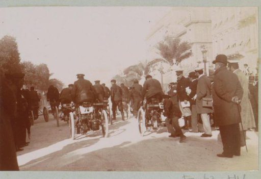 Motorized tricycles at the start of the Nice-Magagnosc race