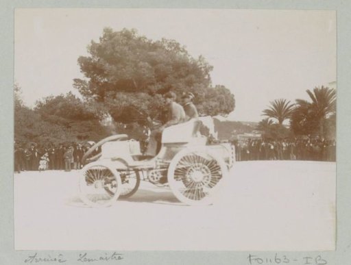 Arrival of Lemaître at a motor race in France