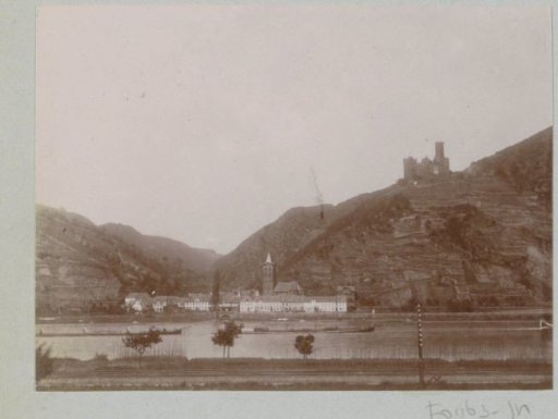 View of Wellmich on the Rhine with the Maus Castle Above