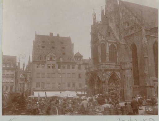 Our Lady's Church in Nuremberg with a market in the foreground