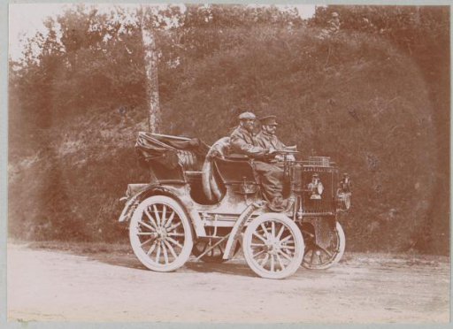 Two men in an automobile in Bar-le-Duc