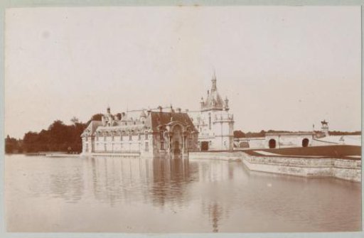 View of the Château de Chantilly