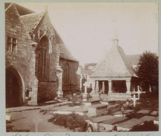 Church, churchyard, and prayer room (oratoire) in Saint-Jean-du-Doigt