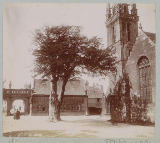 Churchyard (enclos paroissial) at the Saint-Suliau in Sizun