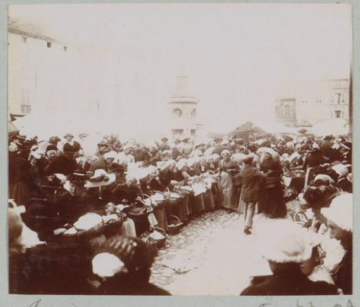 Street market in Issoire