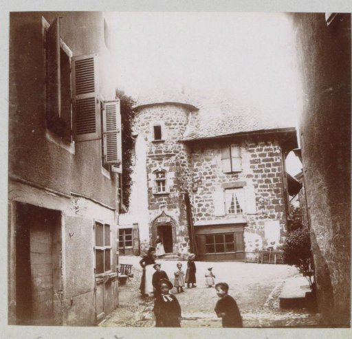 Children on the street in Vic-sur-Cère