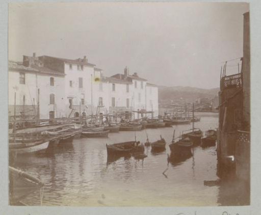 View of the harbour of Martigues