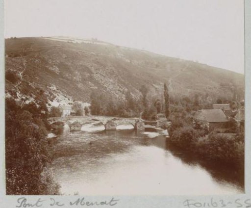 View of the bridge of Menat over the Sioule
