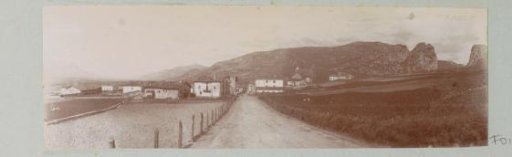 Country road leading to a village, presumably in the Spanish Basque Country