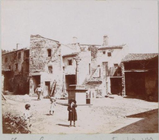 Children on a farmyard in Enval