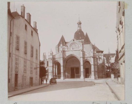 Street with a view of the Basilica of Notre-Dame in Beaune