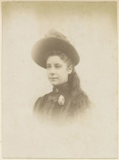 Portrait of a French girl with a hat, brooch and flower