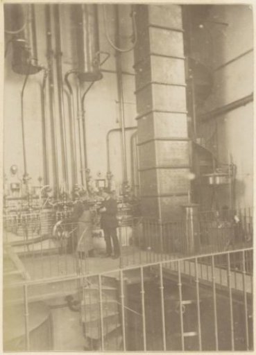 Interior of (presumably) distillery Delizy & Doistau Fils in Pantin