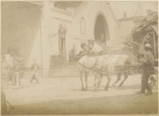 Horse-drawn cart on the grounds of the distillery Delizy & Doistau Fils in Pantin
