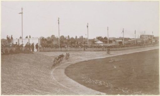 Cyclists at the Vélodrome de la Seine in Levallois-Perret