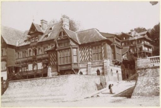 Exterior of a country house on the French coast