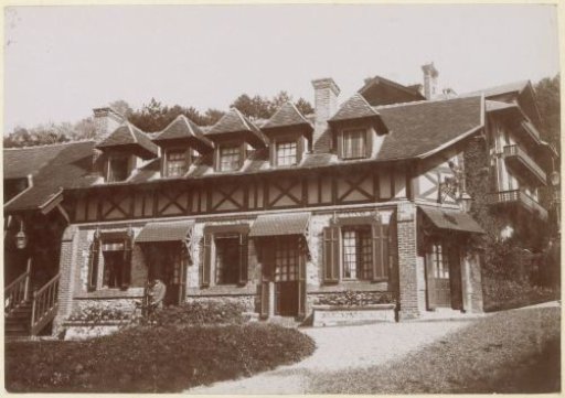 Exterior of a country house on (probably) the French coast