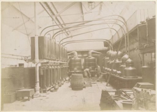 Interior of (presumably) the distillery Delizy & Doistau Fils in Pantin