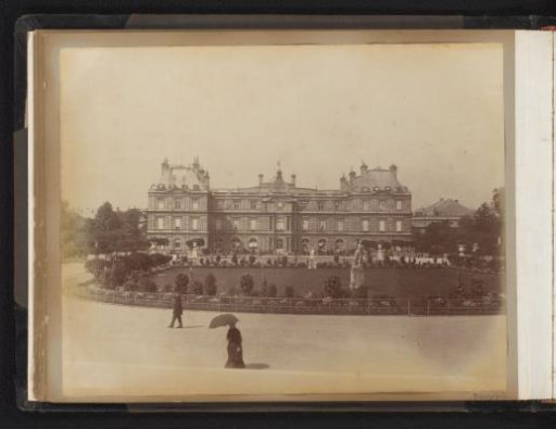 Musée du Louvre seen from the Jardin des Tuileries