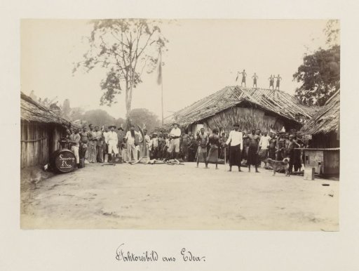 Trading settlement in Edéa with African and (presumably) German people posing with ivory tusks