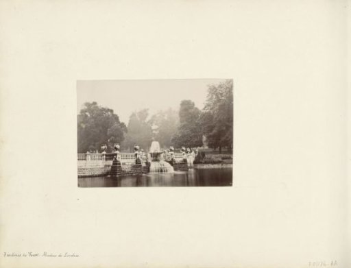 Fountain in Kew Gardens