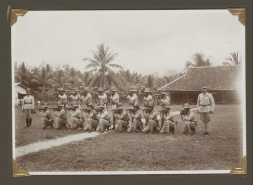 Group of police officers in shooting stance in Lampong (standing)