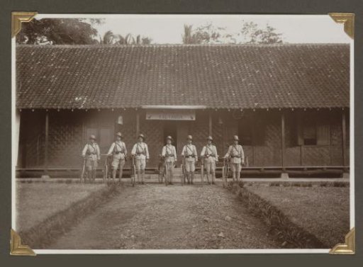 Group portrait of the sub-detachment 'Kalianda' of the police in Lampong