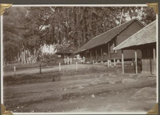 Group portrait of the sub-detachment 'Kalianda' of the police in Lampong