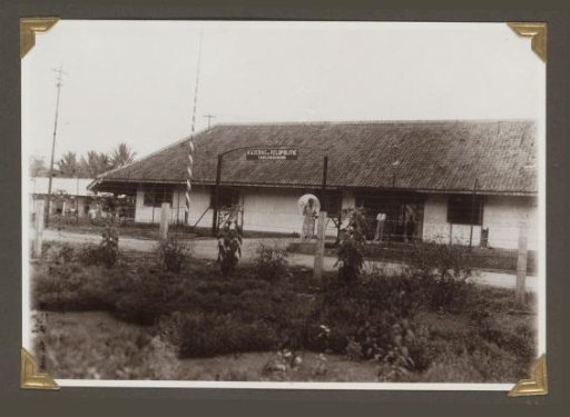 Entrance to the barracks of the field police in Tandjongkarang (South Sumatra)