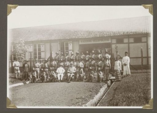 Group portrait of a detachment of the field police in front of the barracks in Kotabumi