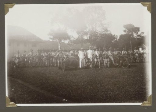 Group portrait of the field police in Menggala (South Sumatra)