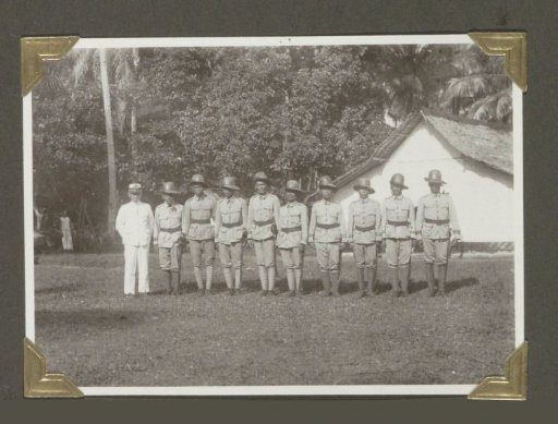 Group portrait of the city police of Soekadana (South Sumatra)