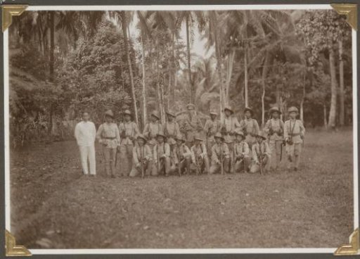 Group portrait of the field police of Soekadana (South Sumatra)