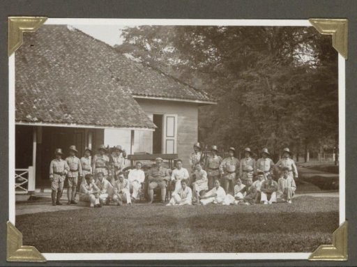 Group portrait of the city police and the staff of the controller's office in Kotaagung