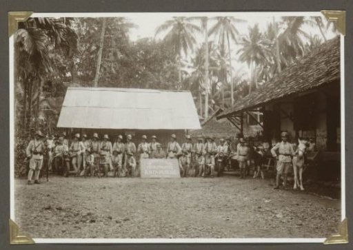 Group portrait of members of the field police at their barracks in Kotaagung (South Sumatra)