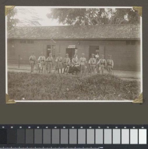 Group portrait of the detachment 'Goenoeng Soegih' of the police in Lampong