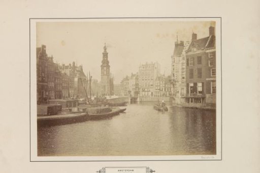 View of the Binnen-Amstel towards the Munttoren