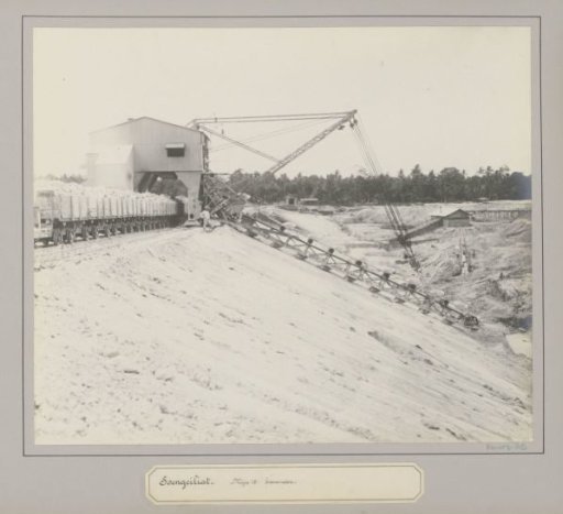 Excavator in a tin mine in Soengeiliat