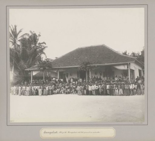 Chinese miners posing in front of their association house (kongsi house) in Soengeiliat