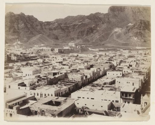 Military town at the foot of a mountain range in Aden