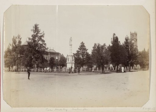 Square in Pietermaritzburg with centrally the monument in memory of the fallen in the Zulu War of 1879