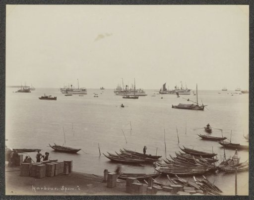 Ships and rowboats in the harbour of Singapore