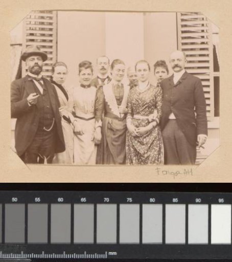Group portrait of the Piek family