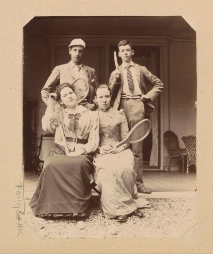 Group portrait with tennis rackets, Willem Frederik Piek Jr. standing on the right