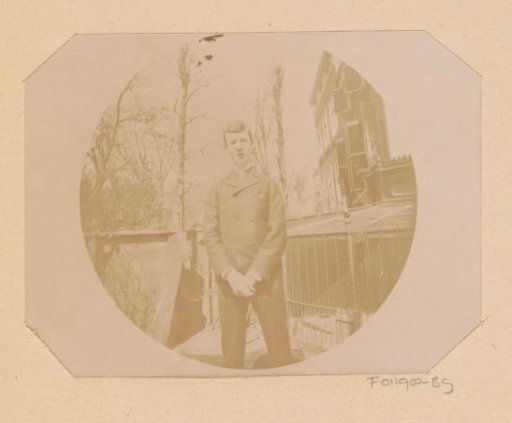 Portrait of Willem Frederik Piek Jr. in the back garden of Herengracht 258, Amsterdam